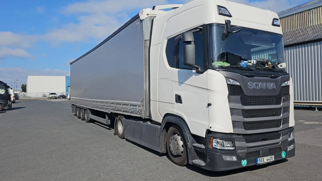 Vnitrostátní a mezinárodní autodoprava | ABURA Plus , spol. s.r.o.