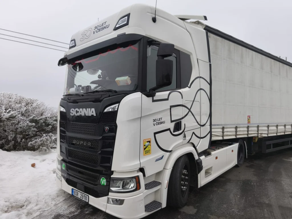 Vnitrostátní a mezinárodní autodoprava | ABURA Plus , spol. s.r.o.